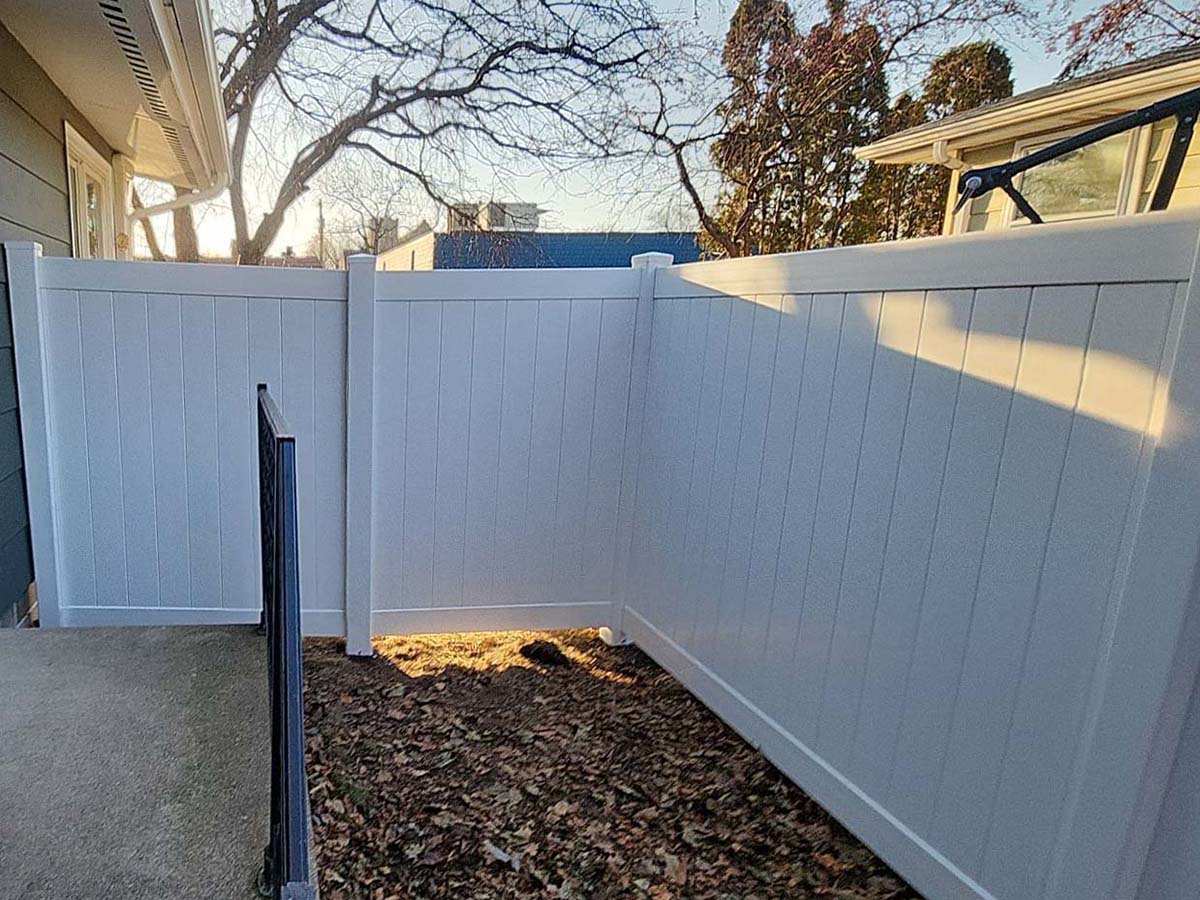 Vinyl Fence Company- West Metro Minnesota