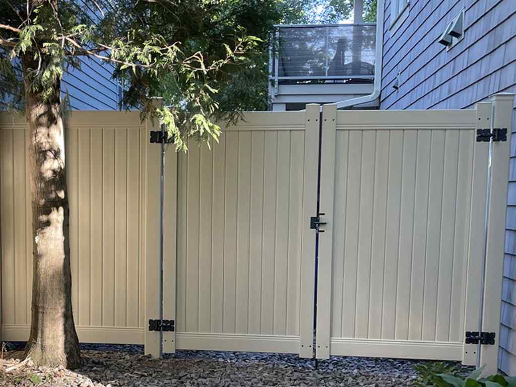 Residential Vinyl fence solutions for the West Metro Minnesota area