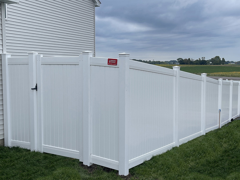 Brooklyn Park Minnesota vinyl privacy fencing